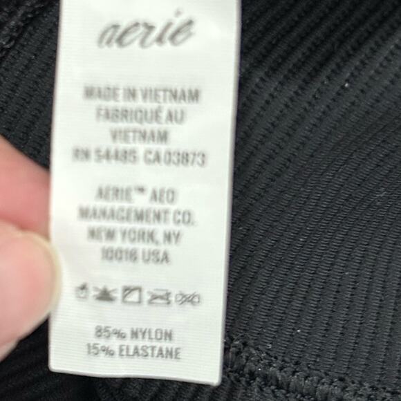 Aerie Black Ribbed V-Neck Tank Top Built-in Shelf Bra Cropped Summer Festival - Picture 11 of 13